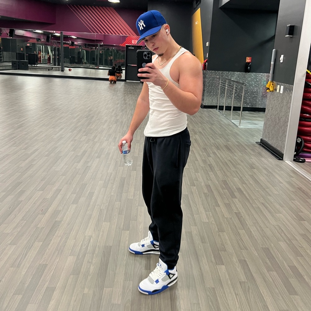 Meet your Posher, Sebastian